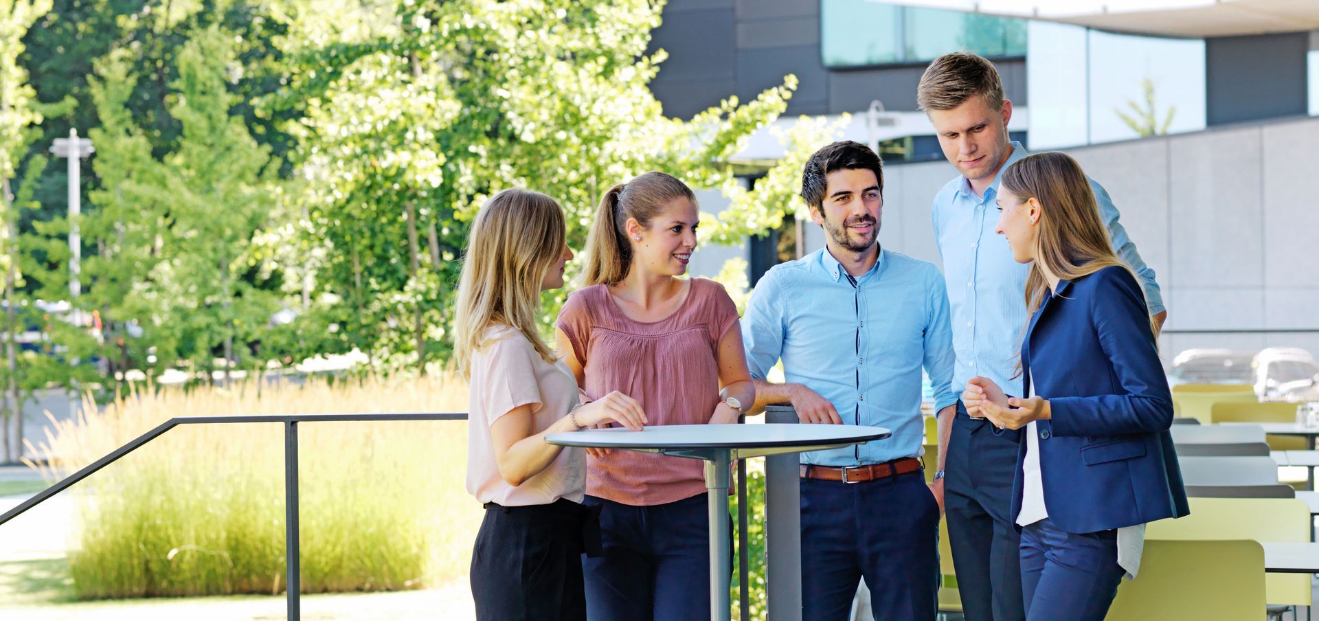 A group of students gathering at the TRUMPF campus